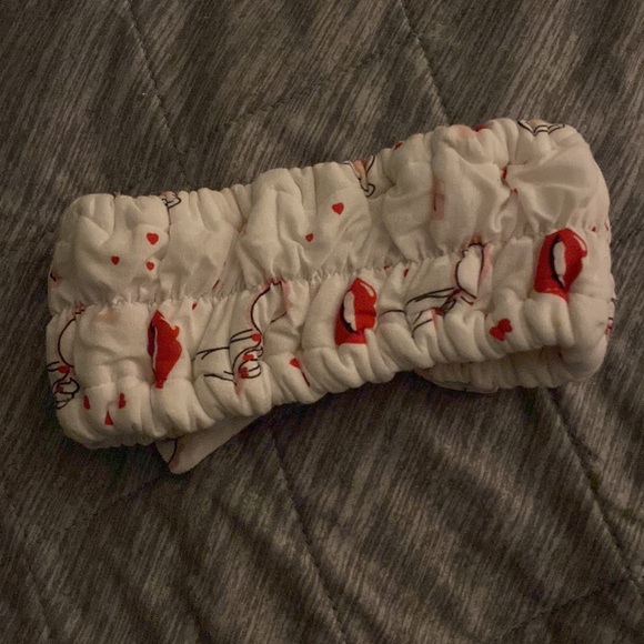 Benefit Cosmetics Getting Ready Beauty Headband - Picture 2 of 4